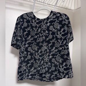 Leslie Fay Black Short Sleeve Floral Print Top